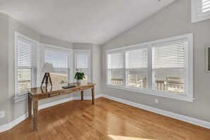 Interior - Aqua Sea, a beachfront retreat (Carolina Beach)
