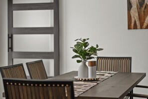 Dining - Stay@Black Sheep:Lakefront•HotTub•No Steps2Dock! Spacious_Location_Dog friendly (New Tazewell)