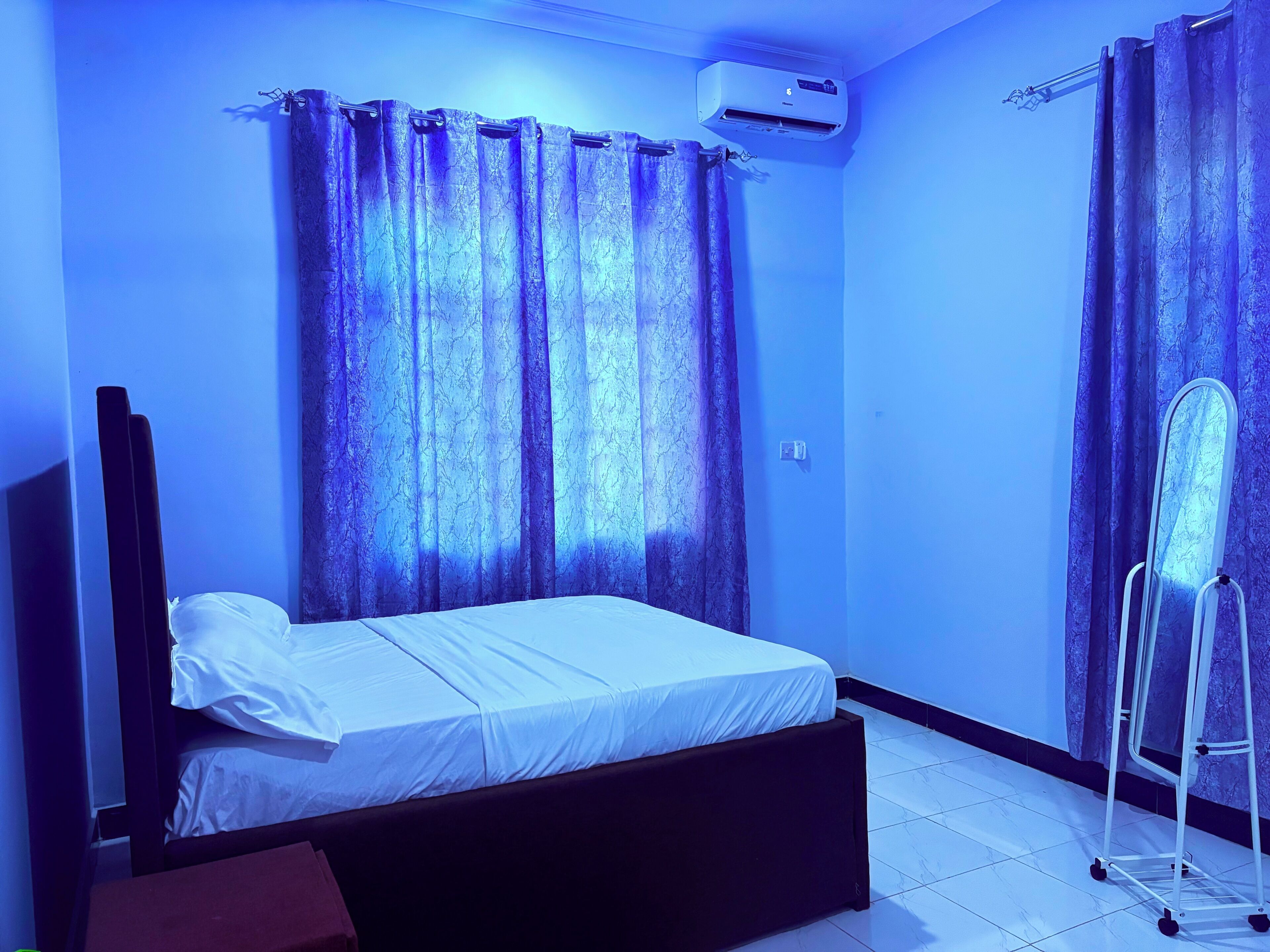 4 bedrooms, iron/ironing board, free WiFi, bed sheets