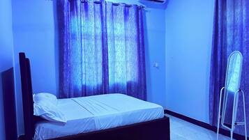 4 bedrooms, iron/ironing board, free WiFi, bed sheets