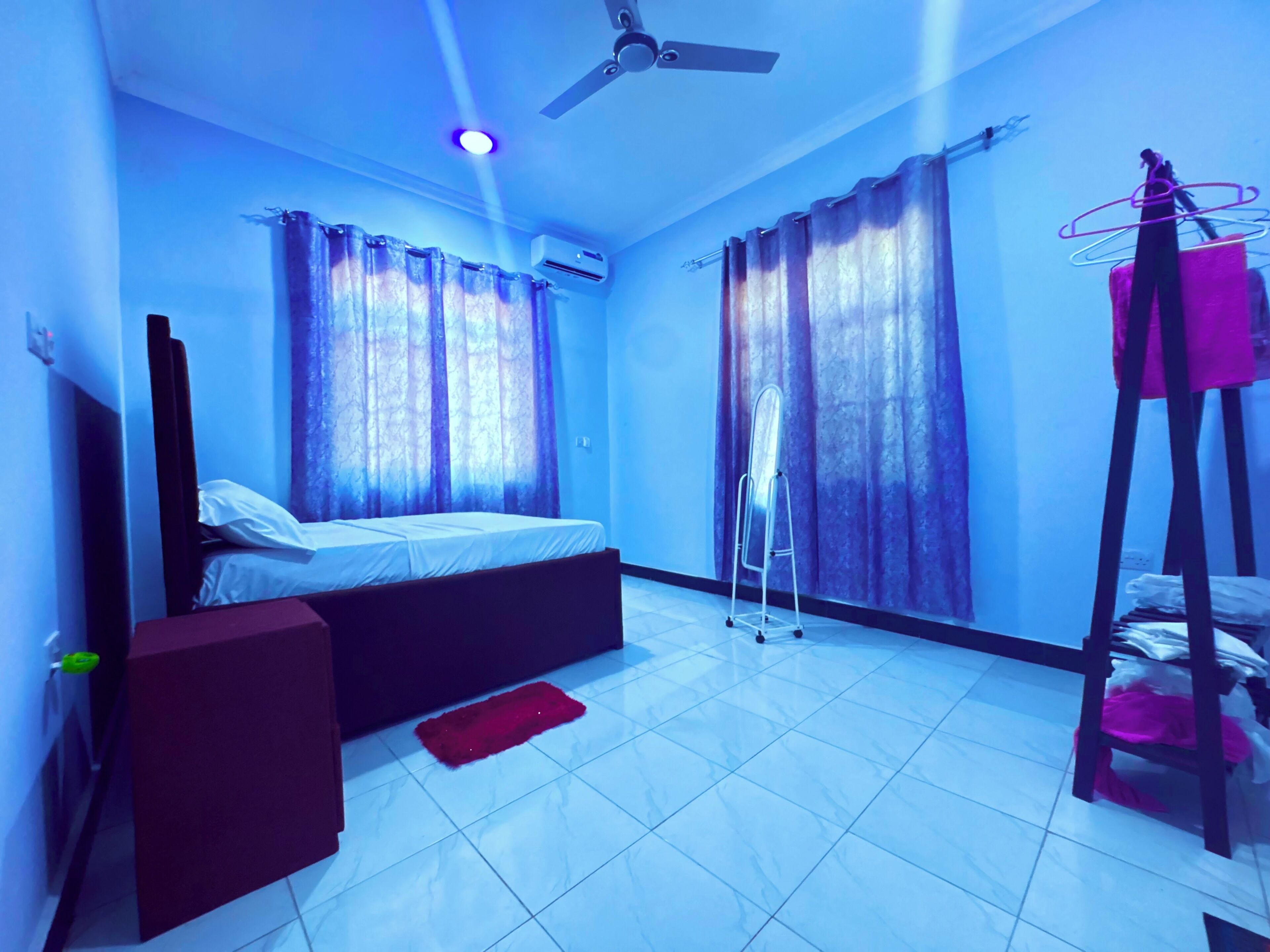 4 bedrooms, iron/ironing board, free WiFi, bed sheets