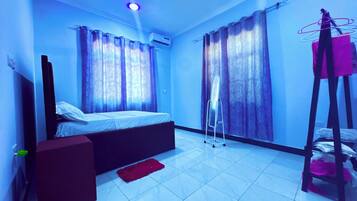 4 bedrooms, iron/ironing board, free WiFi, bed sheets