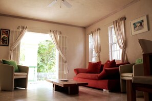 Living area - Quiet semi-detached house with 2 bedrooms, terrace and garden (Oistins)