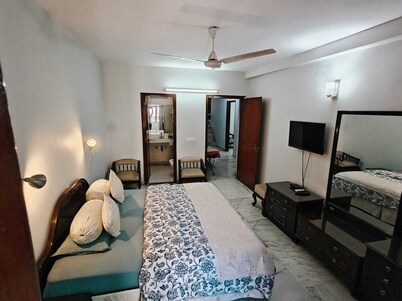 South Delhi, Greater Kailash | 4 bedroom Private Apartment | Harmony Suites