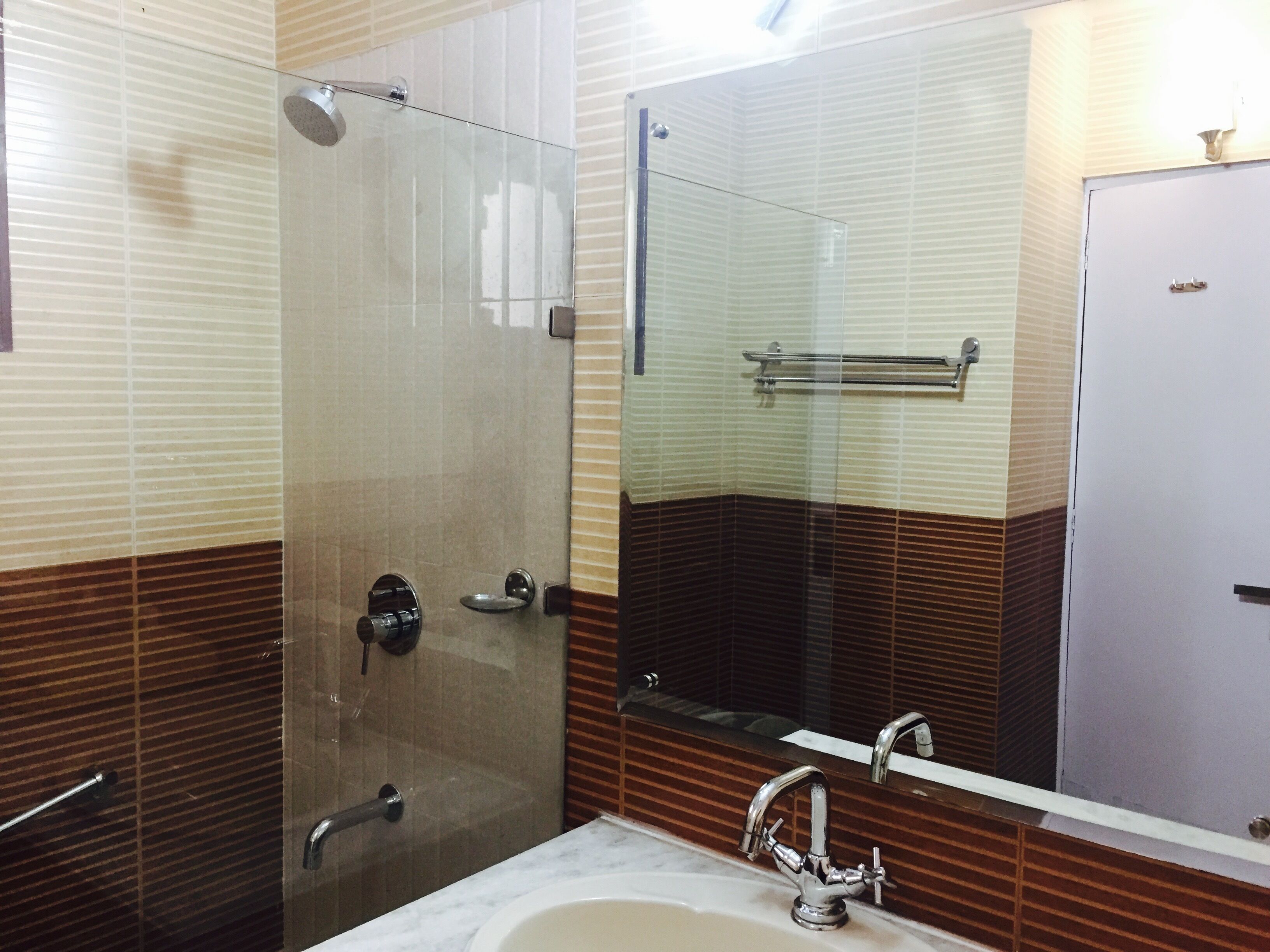 Jetted bath, hair dryer, bidet, towels