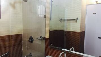 Jetted bath, hair dryer, bidet, towels