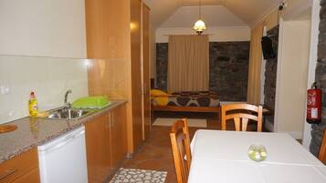 Classic Studio | Dining