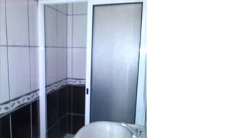 Classic Studio | Bathroom