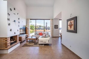 Living area - La Huerta Villa with private pool and BBQ (Güímar)