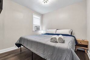 1 bedroom, WiFi, bed sheets - Central to Seaside Heights | Steps to Beach & Boardwalk (Seaside Heights)