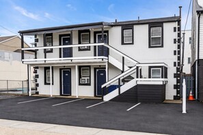 Exterior - Cozy 1BR, Free Parking, Steps to the Beach (Seaside Heights)