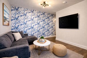 TV - Cozy 1BR, Free Parking, Steps to the Beach (Seaside Heights)