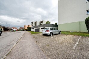 Property grounds - Stylish, Comfortable Apartment with Balcony and Scenic Views (Neubulach)