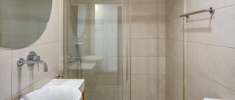 Douche, serviettes fournies