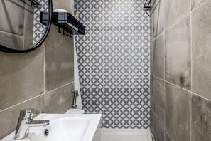 Douche, serviettes fournies
