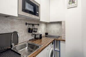 Private kitchen - Downtown Modern Apartments I by Homing (Lisbon)