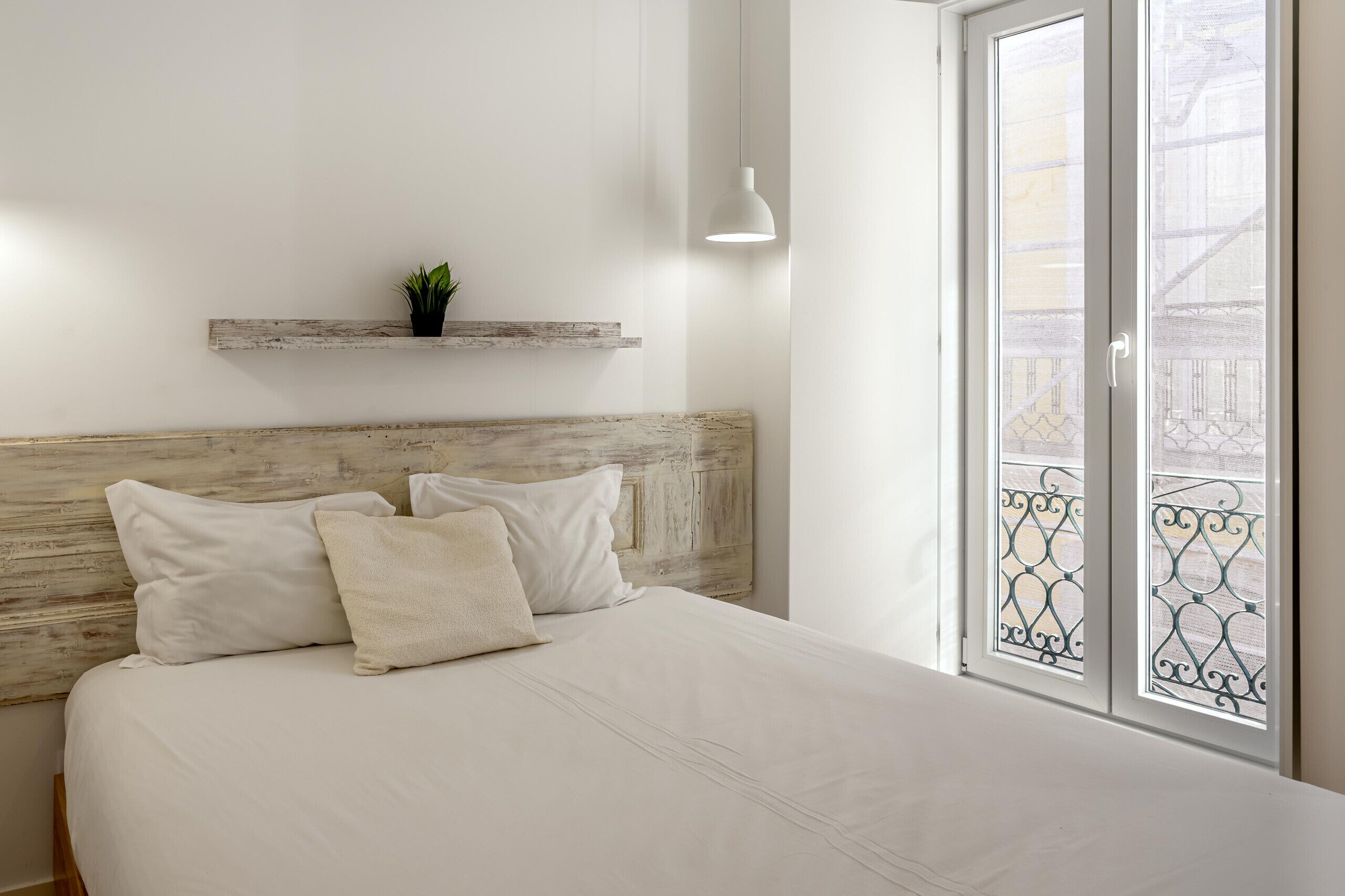 1 bedroom, bed sheets