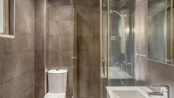 Douche, serviettes fournies