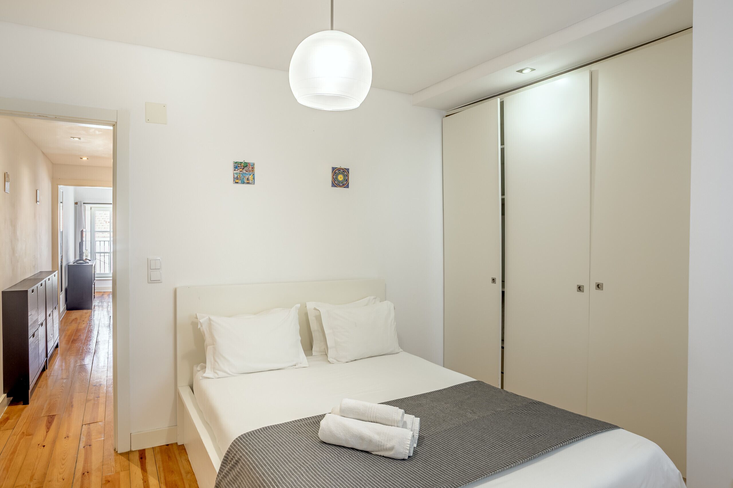 1 bedroom, bed sheets