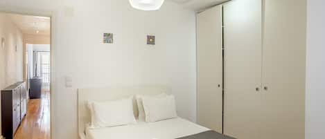 1 bedroom, bed sheets