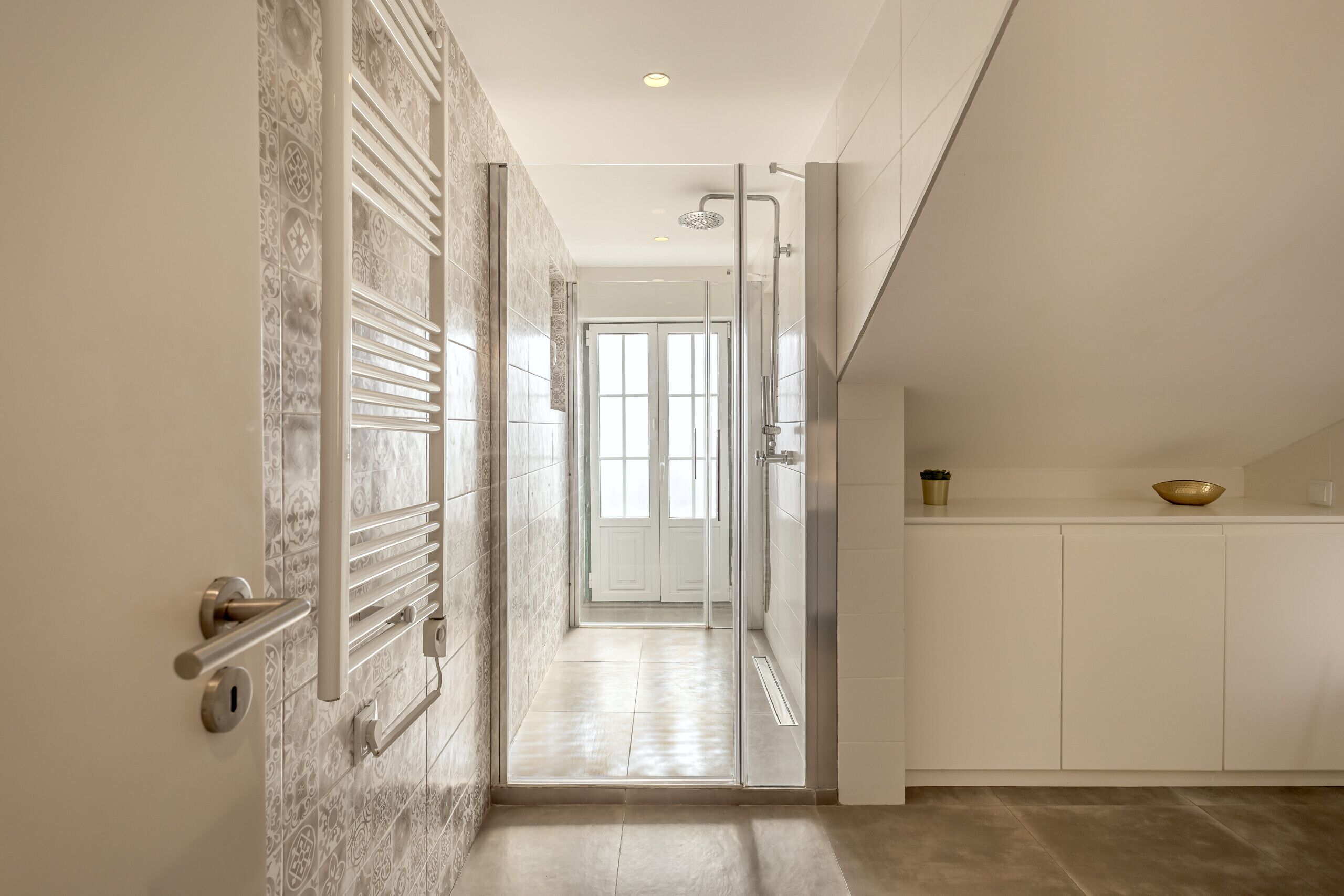 Shower, towels