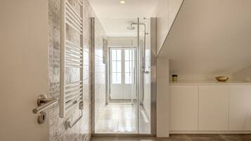 Shower, towels