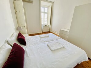 1 bedroom, bed sheets - Downtown Riverside III by Homing (Lisbon)