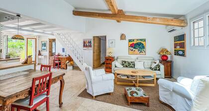 Pretty farmhouse - sleeps 4 - swimming pool-boules pitch