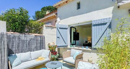 Pretty farmhouse - sleeps 4 - swimming pool-boules pitch
