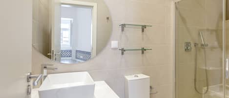 Douche, serviettes fournies