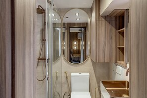 Shower, towels - Principe Real Prime by Homing (Lisbon)