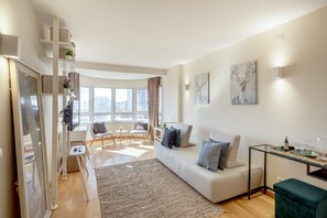 Living area - Olaias Modern W/ Garage by Homing (Lisbon)