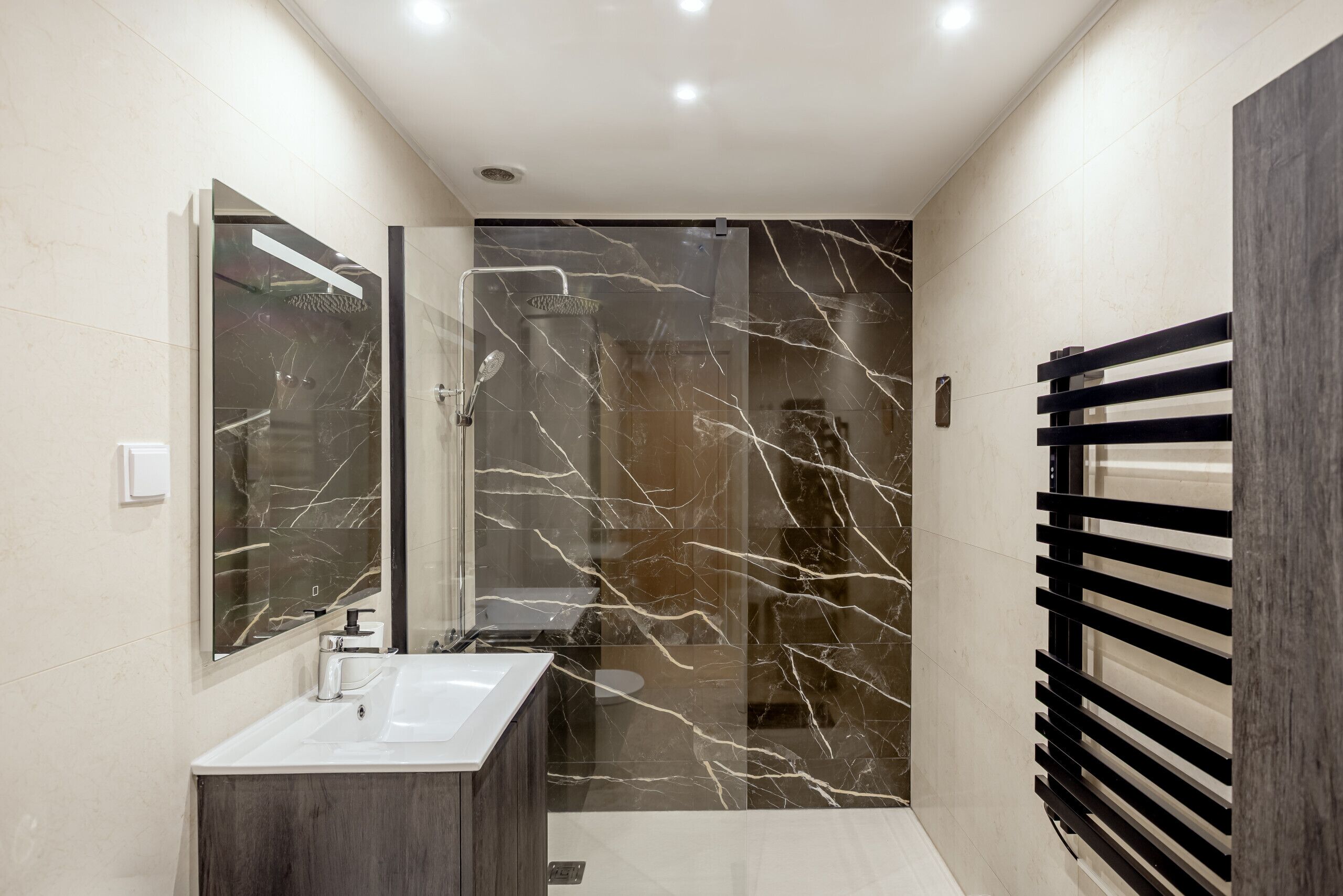 Shower, towels