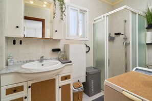 Bathroom - Vacation Apartment 'Apartamento Bellavista' with Sea View, Wi-Fi, and Air Conditioning (Torrox)