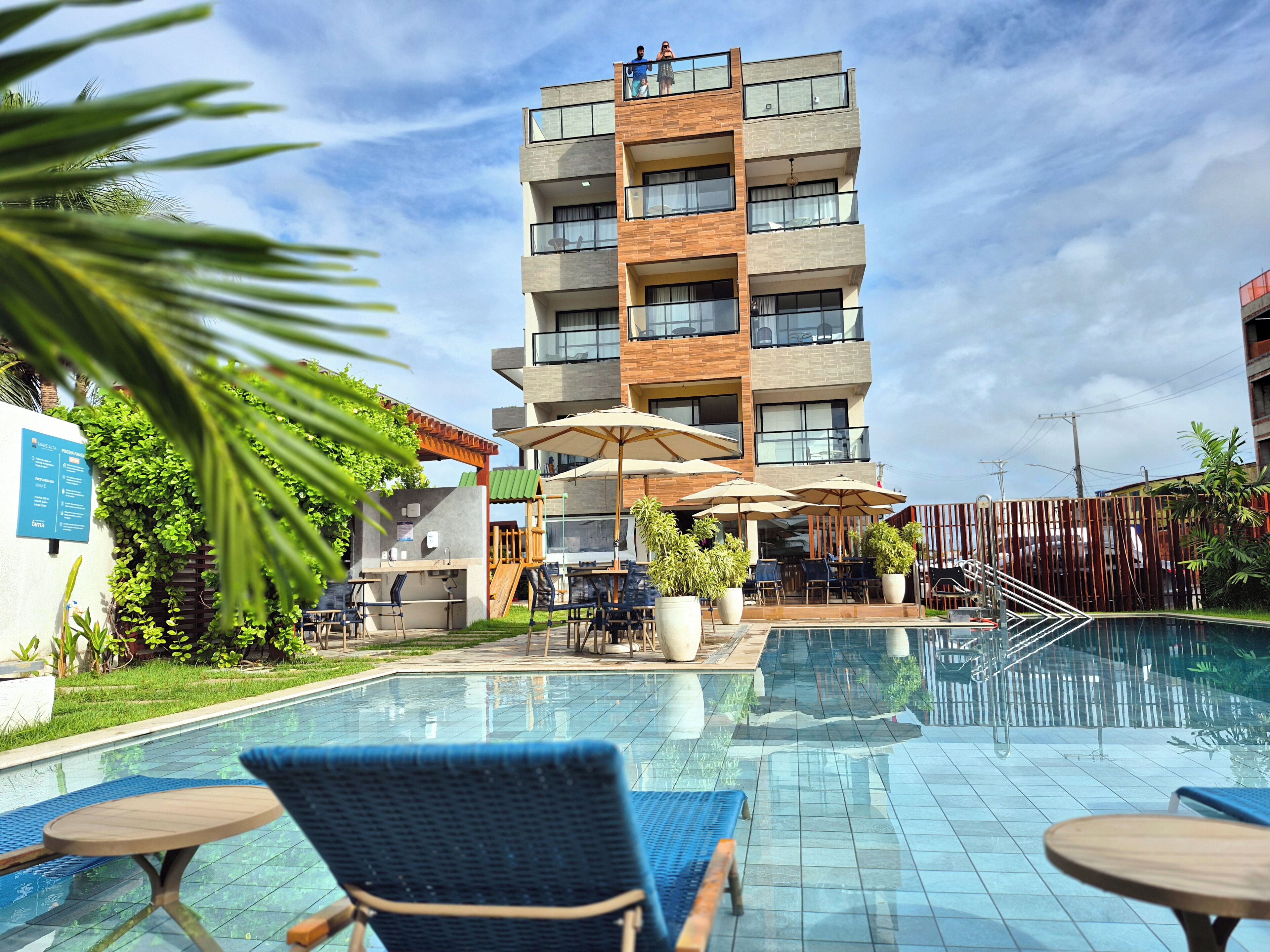 2 outdoor pools