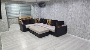 Smart TV - Lovely 1-bedroom condo with AC in charming Samarqand (Samarqand)
