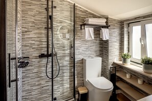 Shower, towels - Bairro Alto Rooftop by Homing (Lisbon)
