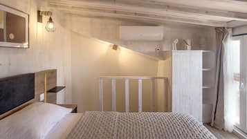 1 bedroom, bed sheets