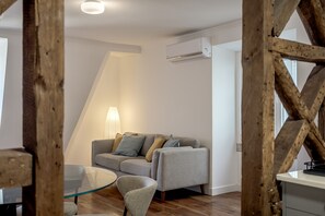 Living area - Bairro Alto Garden View II by Homing (Lisbon)