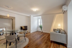 Living area - Bairro Alto Garden View II by Homing (Lisbon)