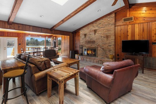 The LakeHouse At Twisted Oak