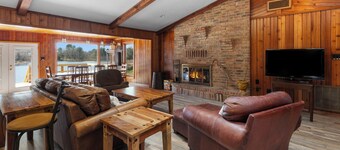 The LakeHouse At Twisted Oak