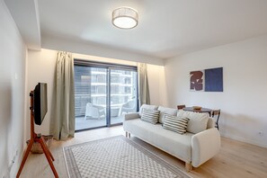 Living area - Modern Lisbon W/ Balcony Pool II (Lisbon)
