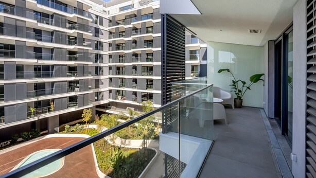 A modern apartment building with balconies, a pool, and a small garden area. - Modern Lisbon W/ Balcony Pool II (Lisbon)