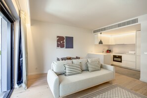 Living area - Modern Lisbon W/ Balcony Pool II (Lisbon)
