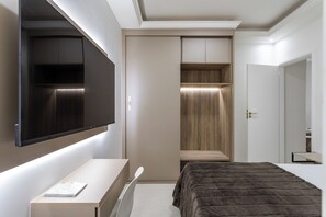 Room - Copacabana Apt - Best Location - Walk to the BEACH (Rio de Janeiro)