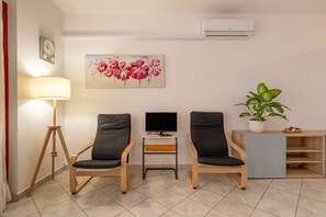 Interior - Apartment 'Casa Anna' with Shared Pool, Private Terrace, and Air Conditioning (Marina di Bibbona)