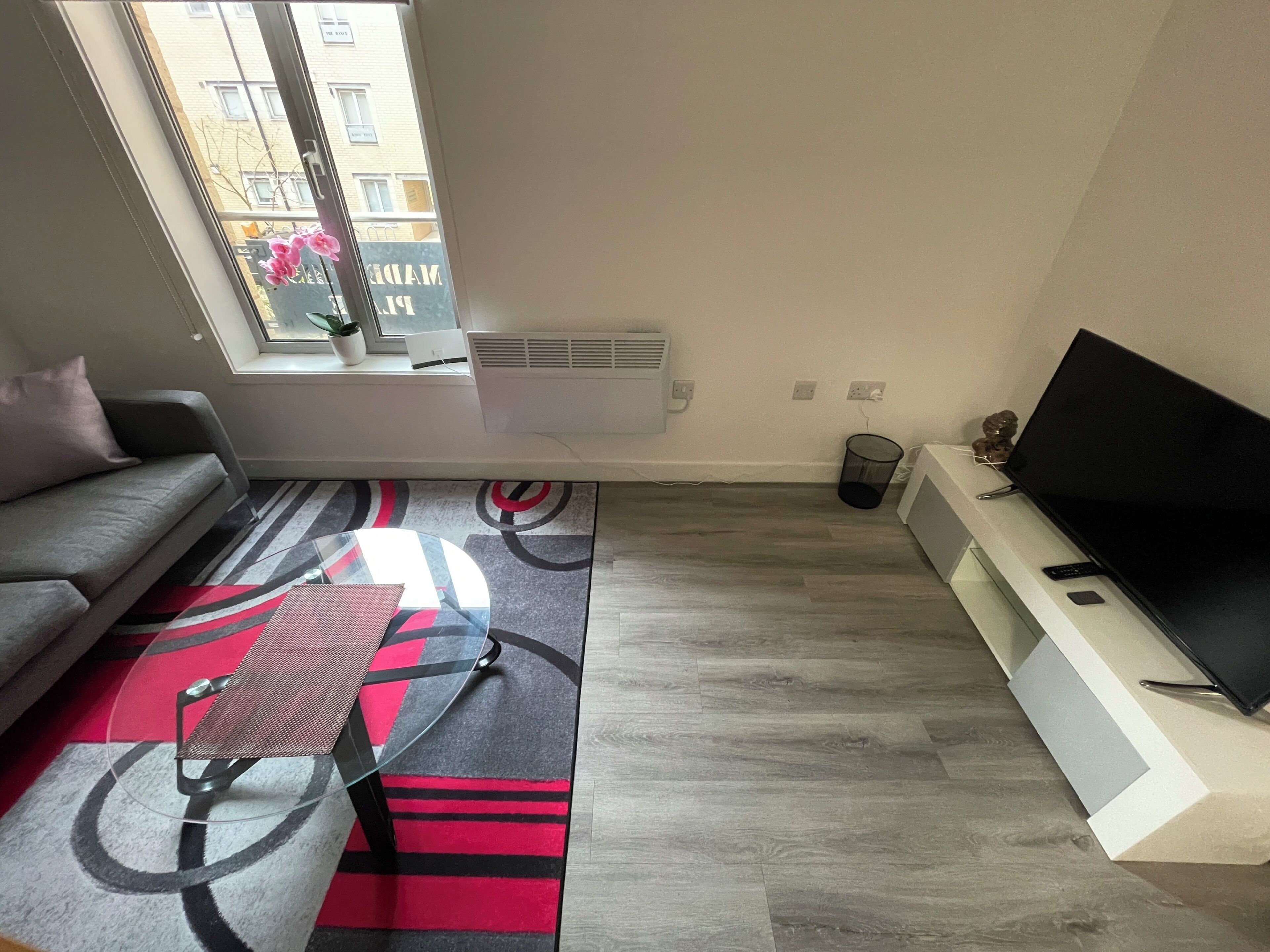 Appartement | Coin séjour | Télévision LED de 40 pouces avec chaînes par câble