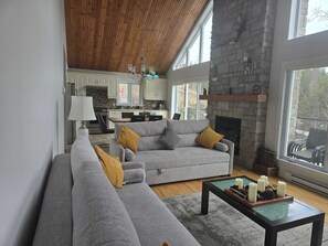 TV - Spa & Private beach by the Lake | Repère du Cerf (Saint-Côme)