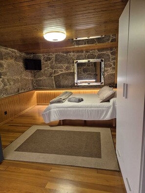 Apartemen, 1 Tempat Tidur Double dengan tempat tidur Sofa, pemandangan gunung